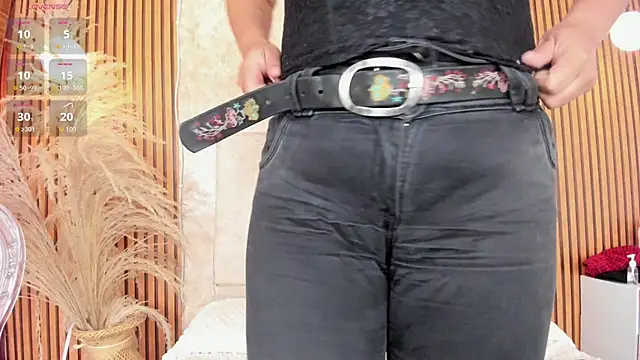 NAIA ROSSI online show from November 6, 2025, 3:24 pm