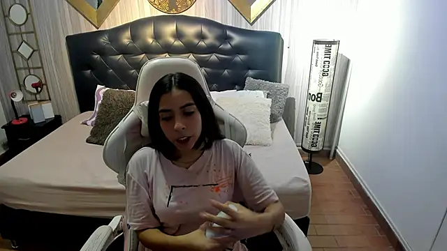 shirley sweet  online show from November 2, 2025, 8:22 pm