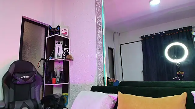 Snapshot of Natasha_Amber chatting on December 1, 2025, 3:28 pm Natasha Amber online show from December 1, 2025, 3:28 pm