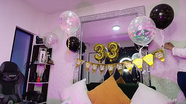 Snapshot of Natasha_Amber chatting on December 4, 2025, 1:42 pm Natasha Amber online show from December 4, 2025, 1:42 pm