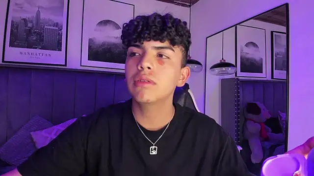 Niick Twiink online show from December 17, 2025, 8:04 pm