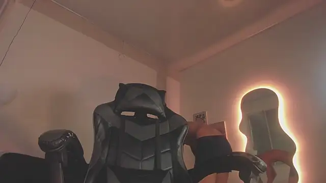 Snapshot of Senpai_Lover chatting on November 2, 2025, 8:11 pm Senpai Lover online show from November 2, 2025, 8:11 pm