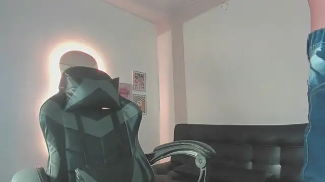 Snapshot of Senpai_Lover chatting on November 25, 2025, 8:09 pm Senpai Lover online show from November 25, 2025, 8:09 pm