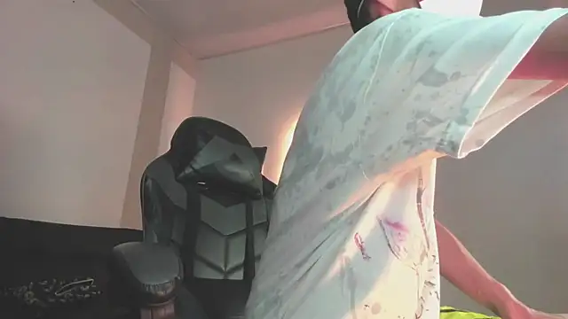 Snapshot of Senpai_Lover chatting on November 27, 2025, 8:11 pm Senpai Lover online show from November 27, 2025, 8:11 pm