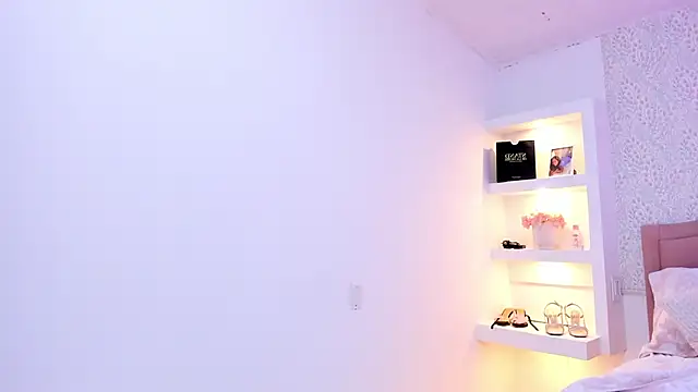 KatieBoison online show from November 10, 2025, 7:46 pm