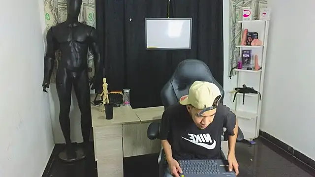 Snapshot of Latin_Duo13 chatting on February 10, 2026, 11:25 am Latin Duo13 online show from February 10, 2026, 11:25 am