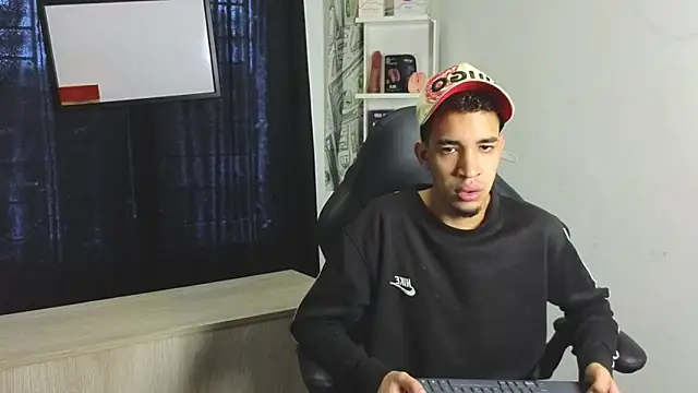 Snapshot of Latin_Duo13 chatting on February 13, 2026, 7:43 pm Latin Duo13 online show from February 13, 2026, 7:43 pm