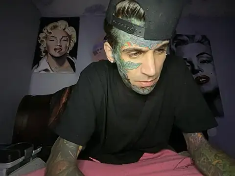 Snapshot of Dyskizly chatting on November 12, 2025, 12:22 am Dyskizly online show from November 12, 2025, 12:22 am