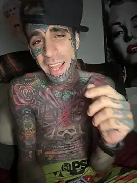 Snapshot of Dyskizly chatting on November 15, 2025, 4:32 am Dyskizly online show from November 15, 2025, 4:32 am