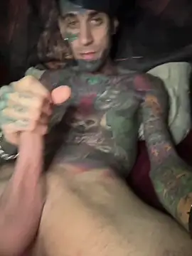 Snapshot of Dyskizly chatting on November 15, 2025, 4:36 pm Dyskizly online show from November 15, 2025, 4:36 pm