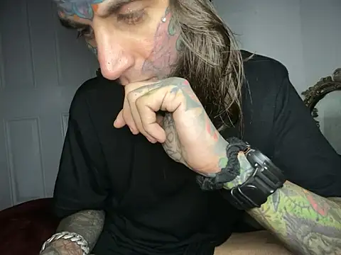 Snapshot of Dyskizly chatting on December 2, 2025, 7:42 pm Dyskizly online show from December 2, 2025, 7:42 pm