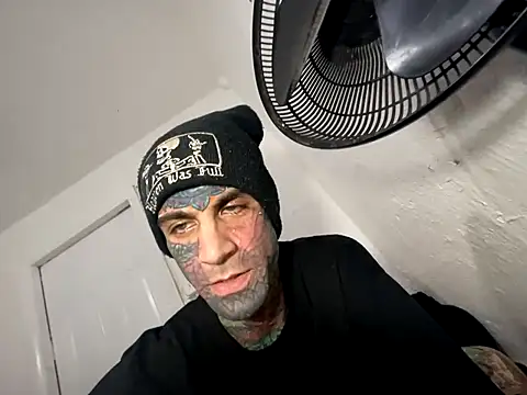 Snapshot of Dyskizly chatting on December 19, 2025, 5:09 pm Dyskizly online show from December 19, 2025, 5:09 pm