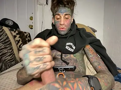 Snapshot of Dyskizly chatting on December 22, 2025, 8:17 pm Dyskizly online show from December 22, 2025, 8:17 pm