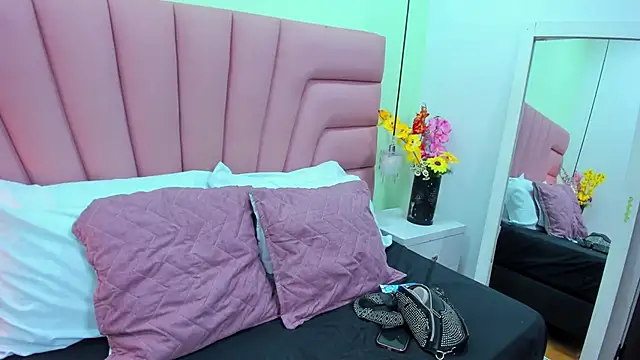 Snapshot of Kim_Luna1 chatting on December 20, 2025, 3:57 am Kim Luna1 online show from December 20, 2025, 3:57 am