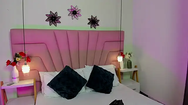 Snapshot of Kim_Luna1 chatting on February 4, 2026, 3:12 am Kim Luna1 online show from February 4, 2026, 3:12 am