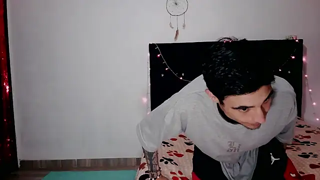 Snapshot of beautybeasstt chatting on November 14, 2025, 12:20 am beautybeasstt online show from November 14, 2025, 12:20 am