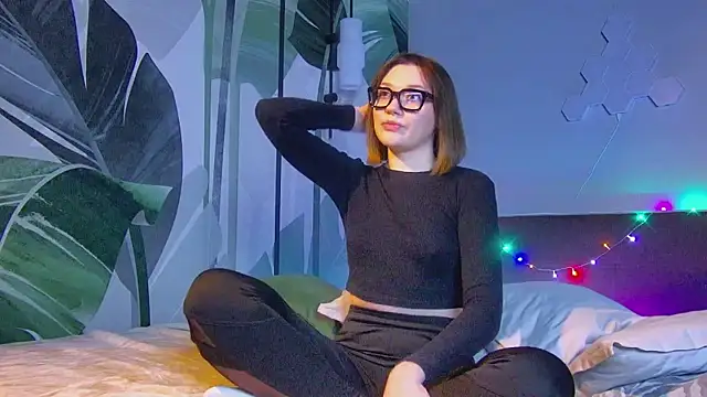 R I N A online show from November 8, 2025, 1:06 am