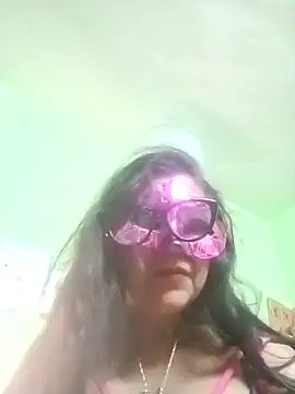 Snapshot of LOVE__RANI chatting on December 14, 2025, 4:29 am LOVE RANI online show from December 14, 2025, 4:29 am