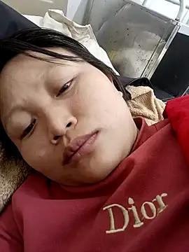 yoyo-mi online show from December 5, 2025, 1:14 am