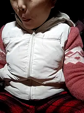 yoyo-mi online show from December 17, 2025, 1:22 am