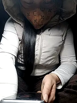 yoyo-mi online show from February 3, 2026, 2:21 am