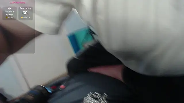 Moon foxes online show from January 13, 2026, 11:37 am