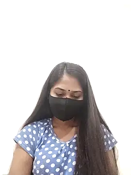 Green LaDY66 online show from November 8, 2025, 4:07 pm