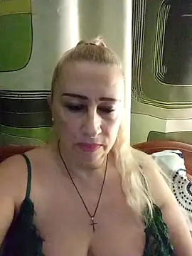 Esenia505 online show from December 18, 2025, 4:07 am