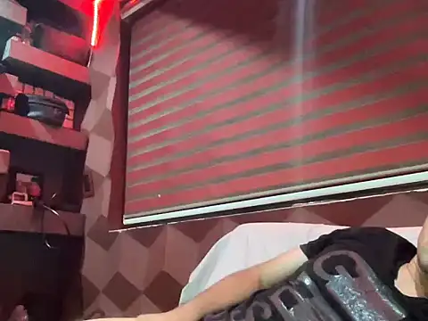 Snapshot of Bbydaddy_0 chatting on December 2, 2025, 1:11 am Bbydaddy 0 online show from December 2, 2025, 1:11 am