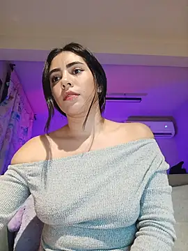 Sara-215 online show from April 12, 2026, 6:07 am