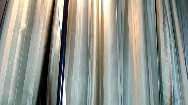 LIYXS online show from December 16, 2025, 2:27 am