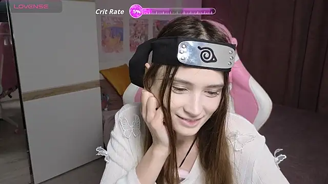 Snapshot of Hana_Flo_ chatting on November 4, 2025, 1:54 pm Hana Flo online show from November 4, 2025, 1:54 pm