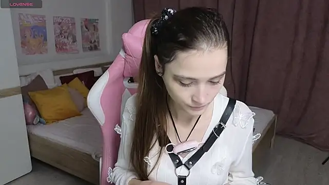 Snapshot of Hana_Flo_ chatting on November 11, 2025, 1:44 pm Hana Flo online show from November 11, 2025, 1:44 pm