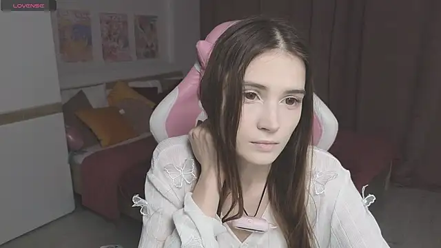 Snapshot of Hana_Flo_ chatting on November 17, 2025, 1:06 pm Hana Flo online show from November 17, 2025, 1:06 pm