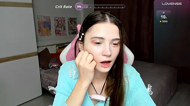 Snapshot of Hana_Flo_ chatting on December 4, 2025, 2:15 pm Hana Flo online show from December 4, 2025, 2:15 pm