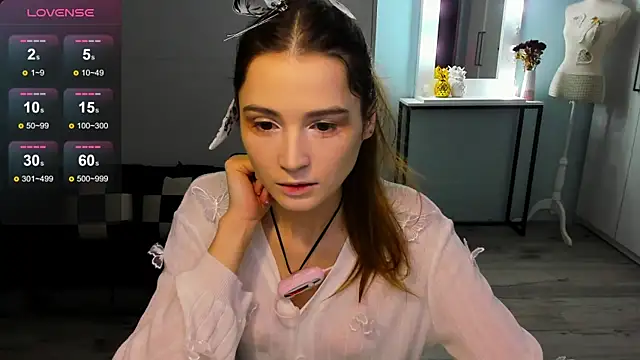 Snapshot of Hana_Flo_ chatting on December 15, 2025, 2:32 pm Hana Flo online show from December 15, 2025, 2:32 pm