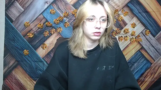 TracyLll online show from November 27, 2025, 12:51 pm