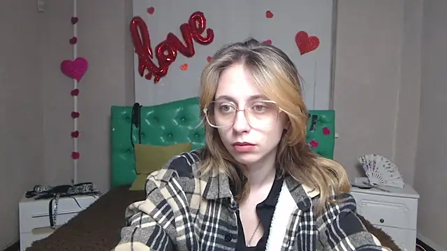 Snapshot of TracyLll chatting on February 1, 2026, 6:12 am TracyLll online show from February 1, 2026, 6:12 am