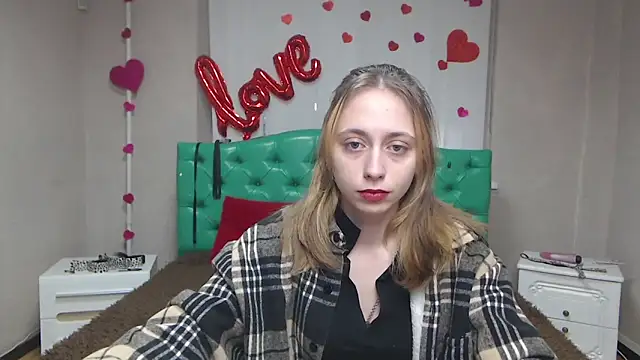 Snapshot of TracyLll chatting on February 10, 2026, 7:23 am TracyLll online show from February 10, 2026, 7:23 am