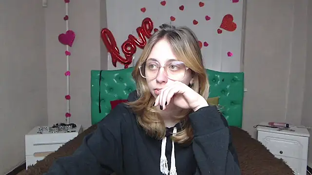 Snapshot of TracyLll chatting on February 13, 2026, 5:58 am TracyLll online show from February 13, 2026, 5:58 am