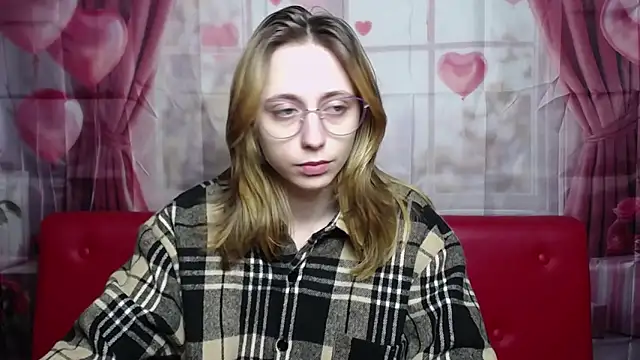 Snapshot of TracyLll chatting on February 17, 2026, 12:56 pm TracyLll online show from February 17, 2026, 12:56 pm