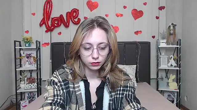 Snapshot of TracyLll chatting on February 21, 2026, 6:58 am TracyLll online show from February 21, 2026, 6:58 am