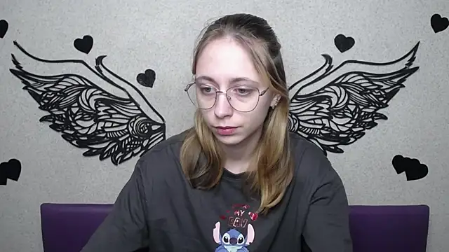 Snapshot of TracyLll chatting on March 7, 2026, 5:59 am TracyLll online show from March 7, 2026, 5:59 am