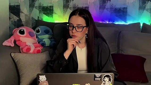 Snapshot of OhNicolle chatting on November 9, 2025, 5:44 pm OhNicolle online show from November 9, 2025, 5:44 pm