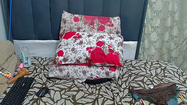 Snapshot of SwaziBeauty chatting on November 9, 2025, 1:48 am SwaziBeauty online show from November 9, 2025, 1:48 am