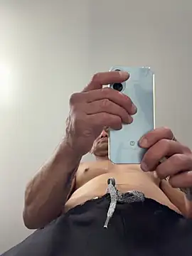 Snapshot of HighonTee chatting on October 29, 2025, 8:16 am HighonTee online show from October 29, 2025, 8:16 am