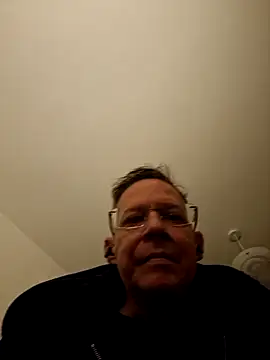 English1976 online show from October 28, 2025, 6:54 pm