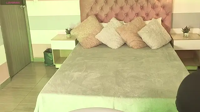 samantaortega   online show from November 12, 2025, 12:16 pm