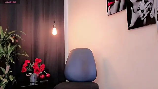 Snapshot of Flor_Gil chatting on December 4, 2025, 3:16 am Flor Gil online show from December 4, 2025, 3:16 am