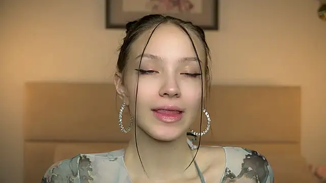 Snapshot of VetaManhardt chatting on November 18, 2025, 8:24 pm VetaManhardt online show from November 18, 2025, 8:24 pm